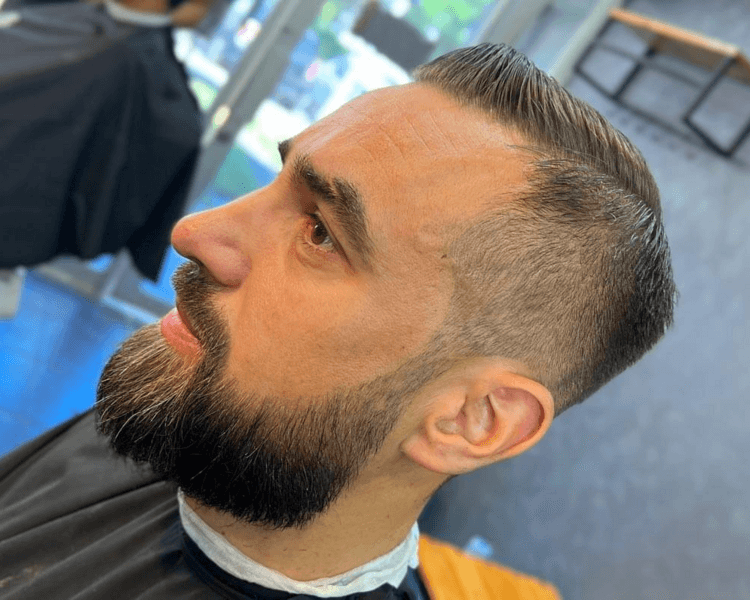 Corte y Barba Con Masajes Relajantes y ritual de Vaporozono y toalla caliente