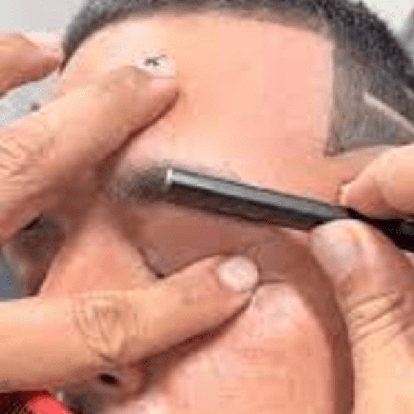 CORTE DE CABELLO+ ARREGLO DE BARBA SIMPLE