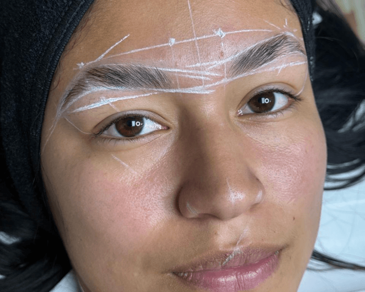 Diseño de cejas con visajismo