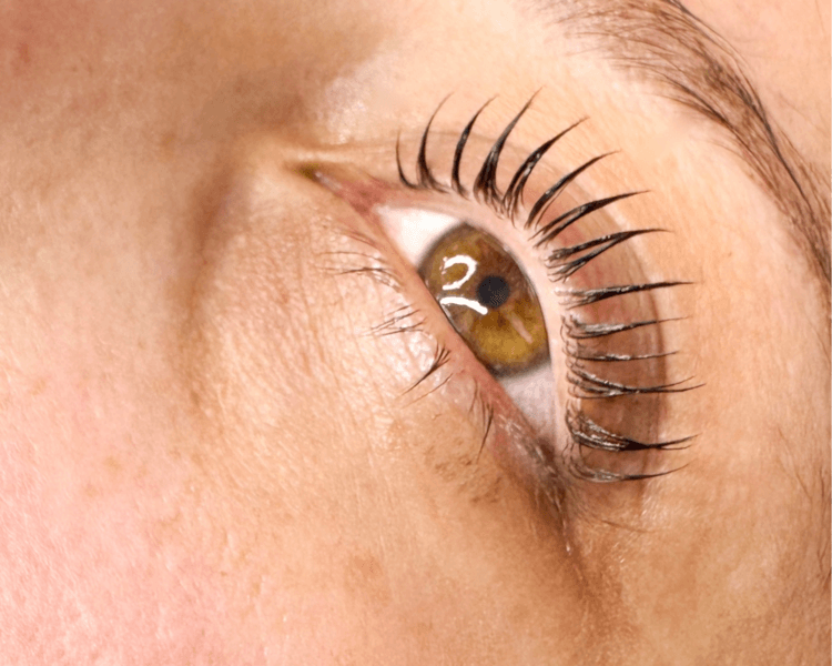 Promoción esmaltado permanente + lifting de pestañas