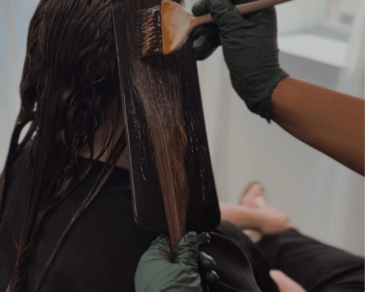 Tinte global + masaje capilar hidratante