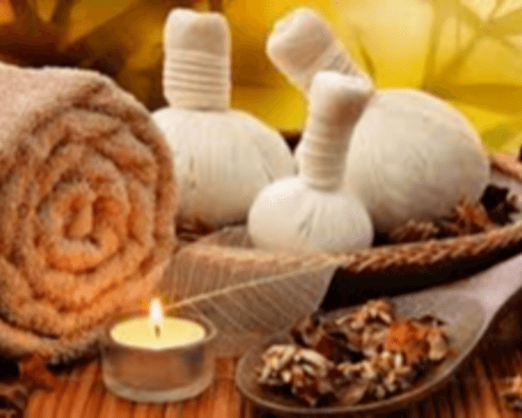 Masaje con Pindas Herbales