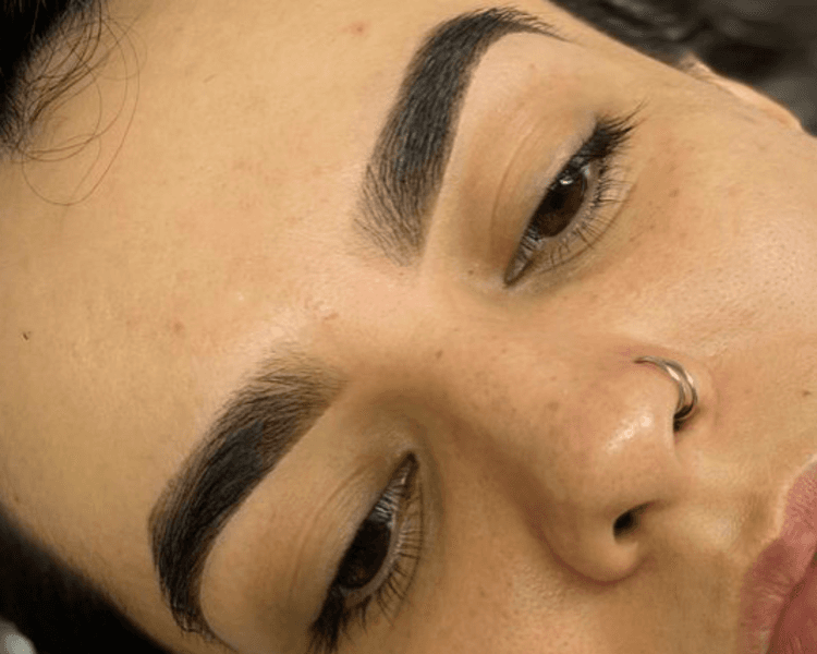 Sombreado temporal de cejas