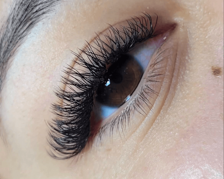 Pestañas efecto Brasilero Tech