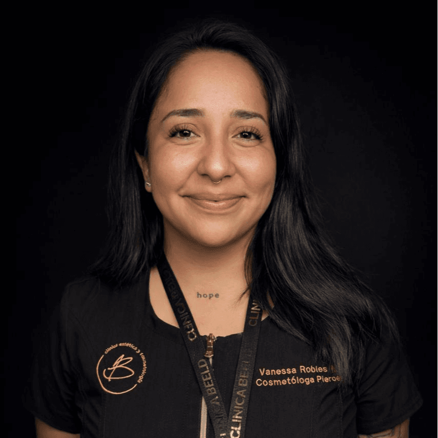 COSMETÓLOGA/ PIERCER VANESSA ROBLES photo