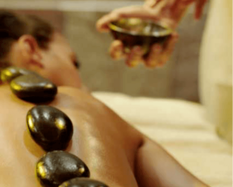 🎋 Masaje Relajante con Piedras Calientes y bambuterapia