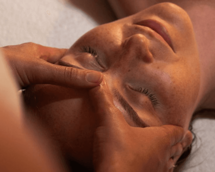 Masaje Facial Kobido