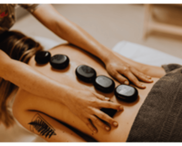 Masaje de Relajación con Piedras Calientes