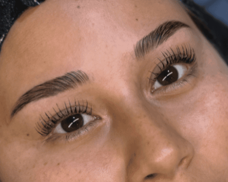 Lifting Caroline exclusive