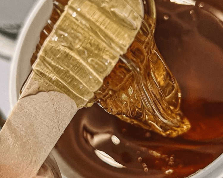 Depilación de piernas completa + Espalda baja con cera