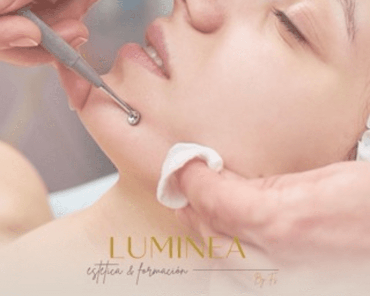 COMBO FACE 8 - Masaje Kobido + Limpieza Básica + Dermapen Microneedling