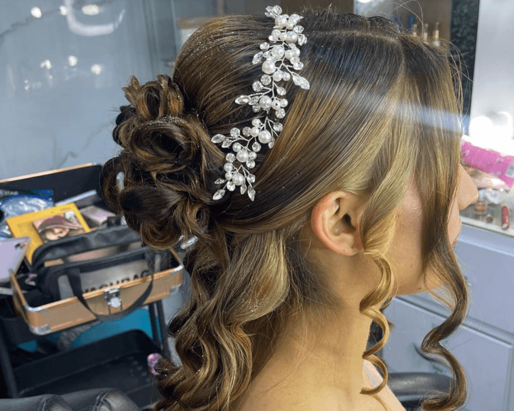 PEINADOS DE NOVIA Y QUICEAÑERAS