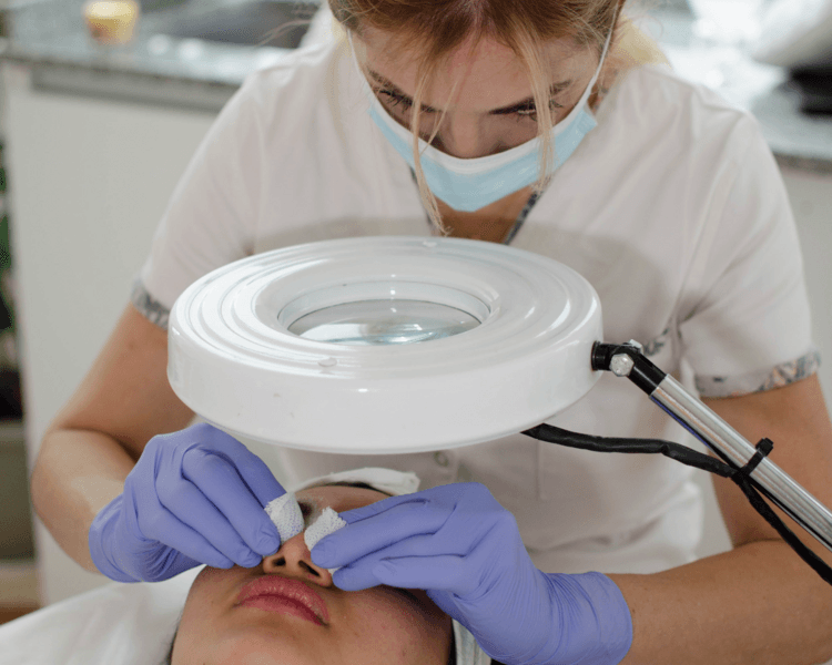 ** Glow perfect party** : Ideal para pieles +40 (EFECTIVO $106.000)