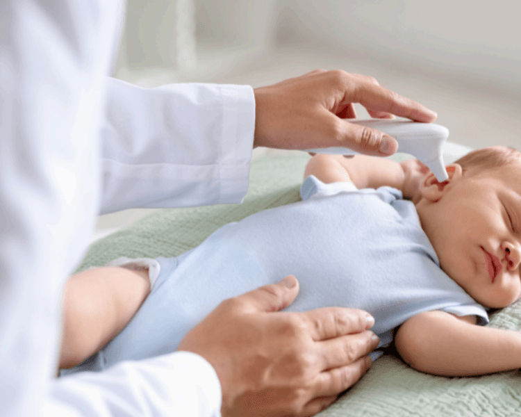 Control de salud infantil con evaluación de desarrollo, 2, 4, 8 o 18 meses o según necesidad.