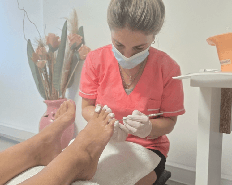 COMBO 1: Higiene+ corte de uñas+ Masaje