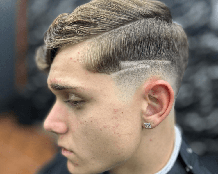 Corte de cabello + Cejas + Barba sencilla + línea sencilla