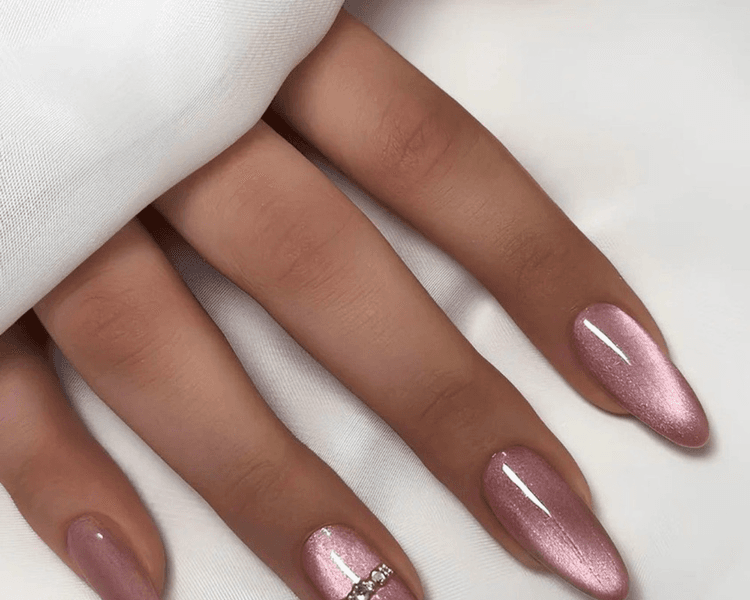 Ojo de gato por uña