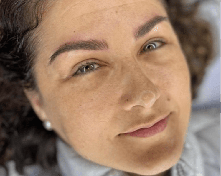 Microblading en cejas - Retoque (3 cuotas sin interés)