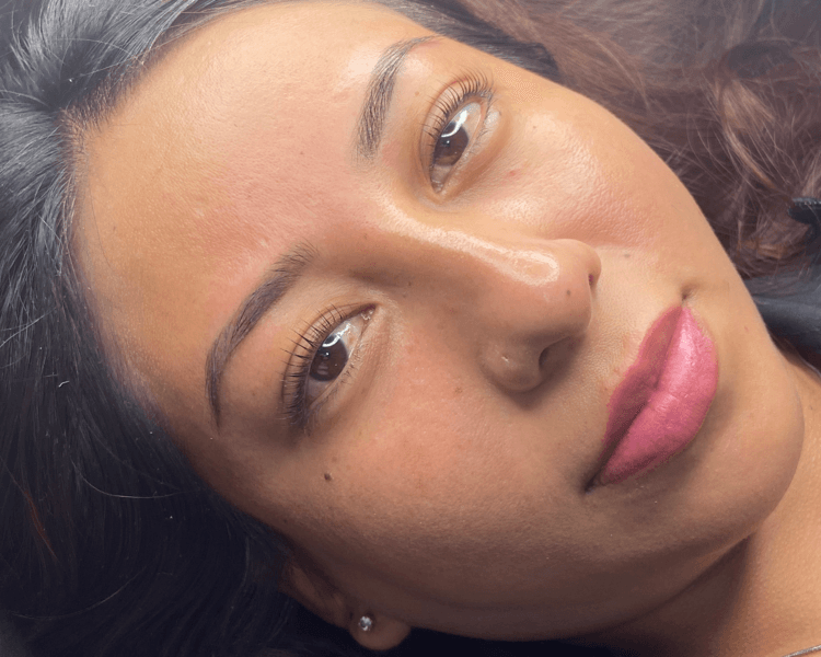 Pigmentación con henna (incluye diseño + epilación con hilo)