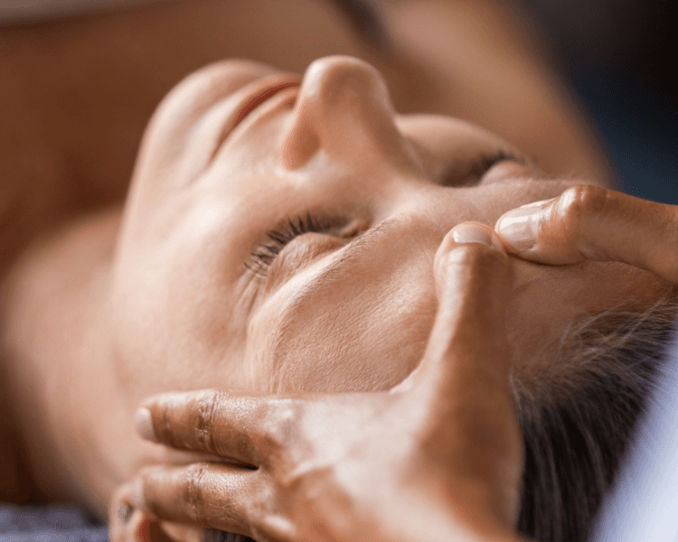 Masaje facial japones + serum hidratante y antioxidante de Tremella