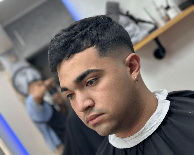 Corte y perfilado de cejas