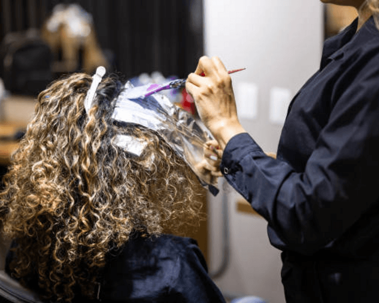 Color + Soft Lights (Color y Mechas) Cabello Largo (NO INCLUYE SERVICIO)