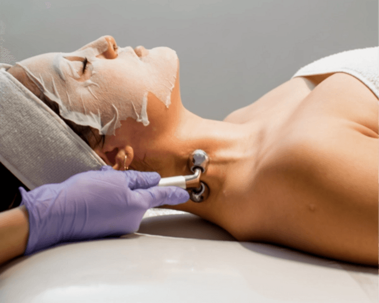 Limpieza Facial Profunda + Masajes Corporales con Piedras Calientes