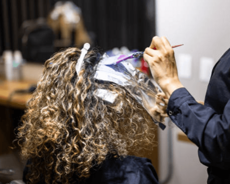 Color + Soft Lights (Color y Mechas) Cabello Extra Largo (NO INCLUYE SERVICIO)