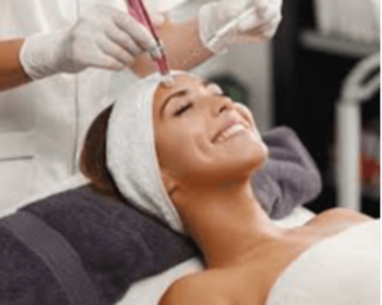 Promo Dermaplaning + Ac. Hial. con Dermapen + BBlips