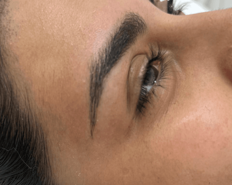 Diseño y perfilado de cejas