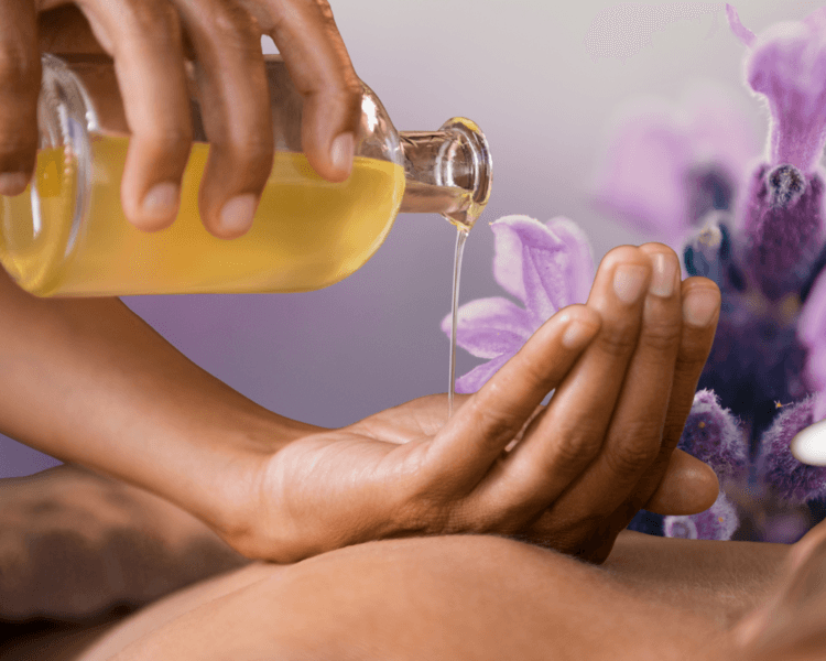 Masaje con Piedras Calientes Volcánicas.