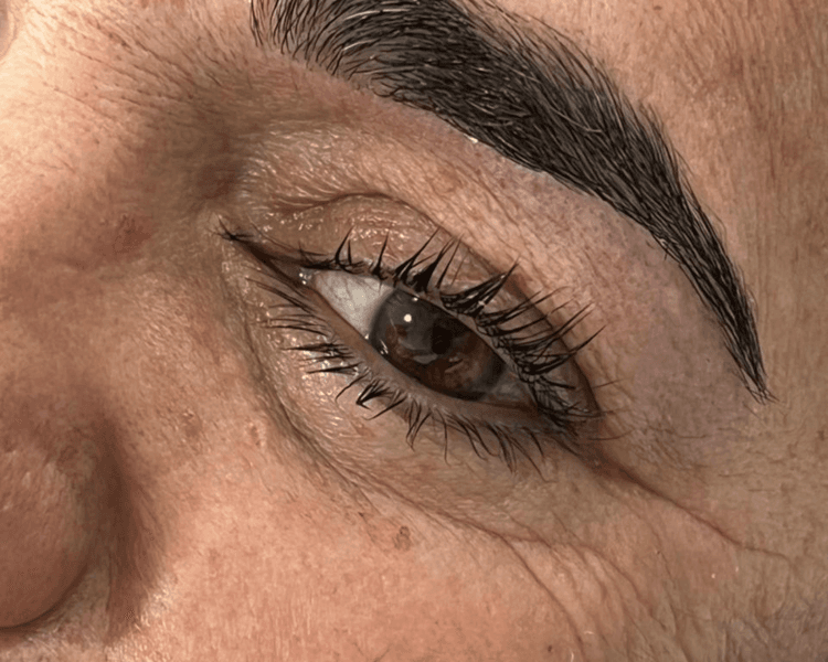 Perfilado de cejas incluye dar forma perfilando y recorte del vello