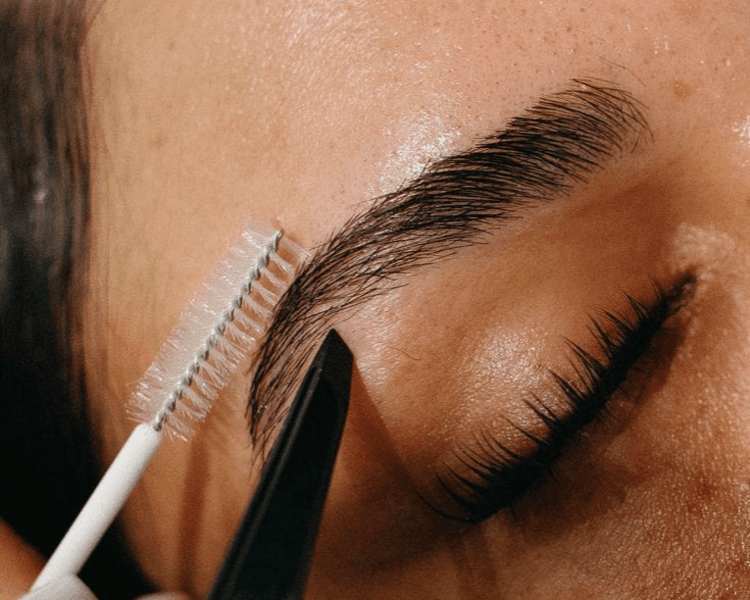 PERFILADO DE CEJAS (seña obligatoria de $9.000)