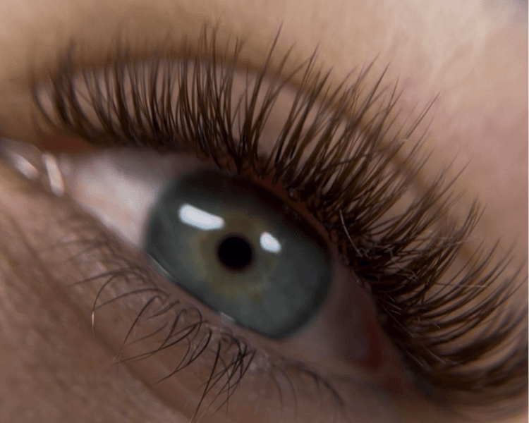 Extensiones de pestañas pelo a pelo efecto natural