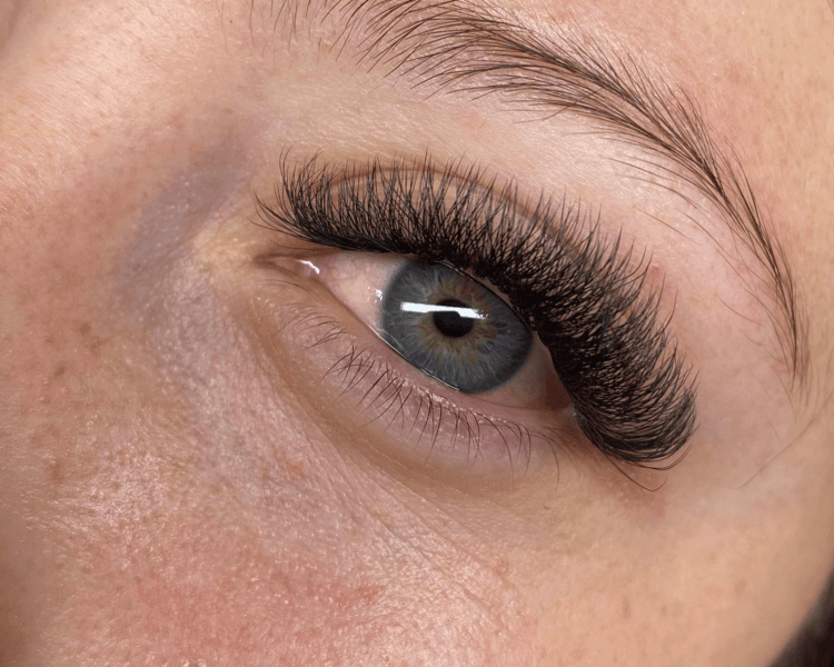 Extensiones de pestañas pelo a pelo 4D (Volumen)