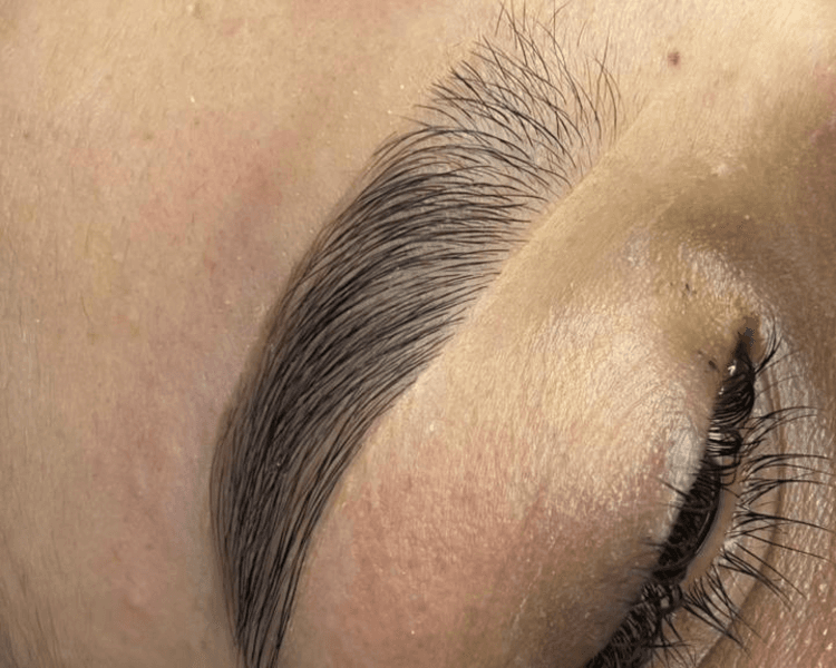 DISEÑO Y EPILACION DE CEJAS CON HILO HINDU