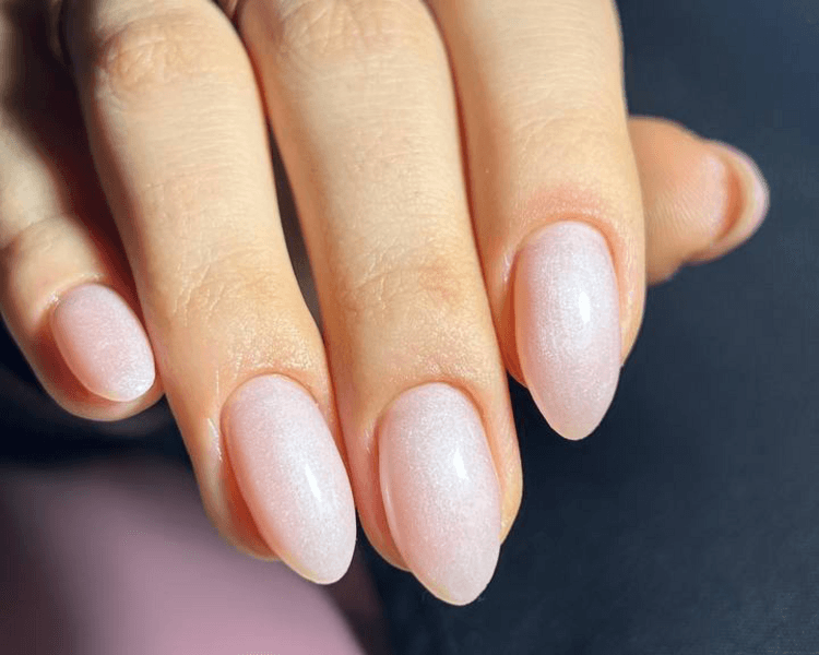 Manicura Permanente + Retiro de Permanente: Servicio limpieza, limado y esmaltado permanente + retiro de esmaltado permanente.