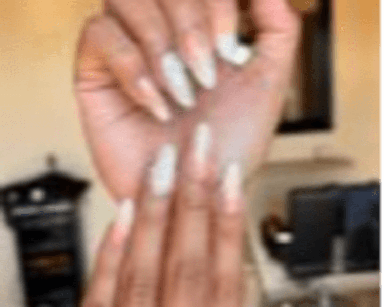 Uñas acrílicas desde: