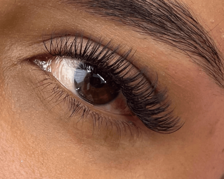 Montaje de pestañas clásicas