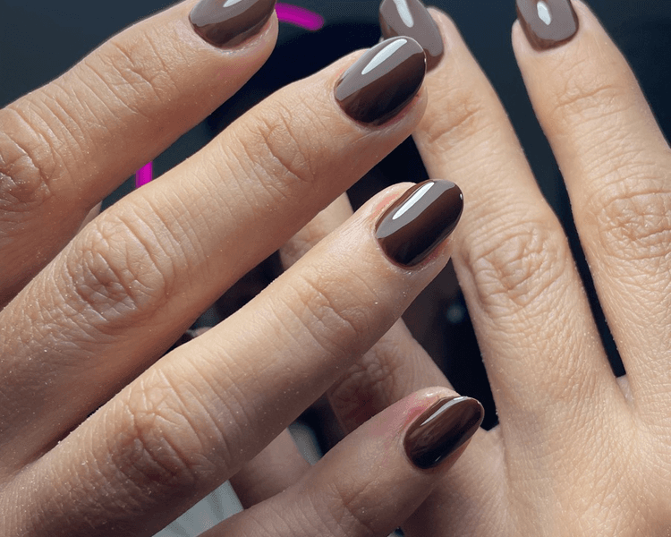 UÑAS ESCULTURALES O TIP