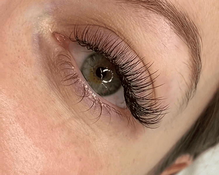 Extensiones de Pestañas Técnica Híbrida