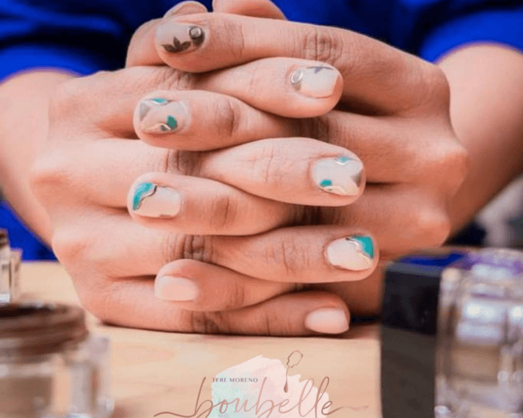 Diseño elaborado en todas las uñas