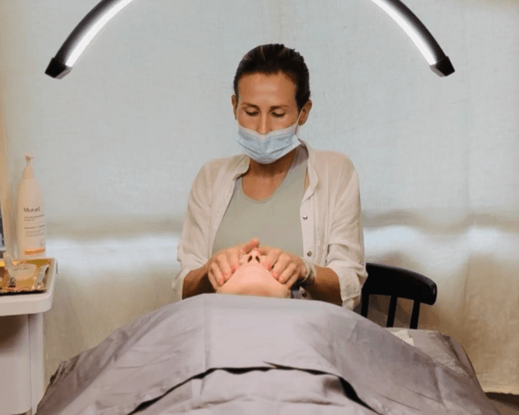 🔎 Asesoraría Personalizada + Scanner Facial para Tratamiento y Rutina Skincare