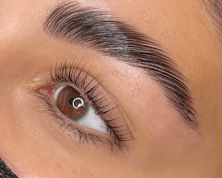 COMBO TOTAL✨: full lifting de pestañas, perfilado y laminado de cejas