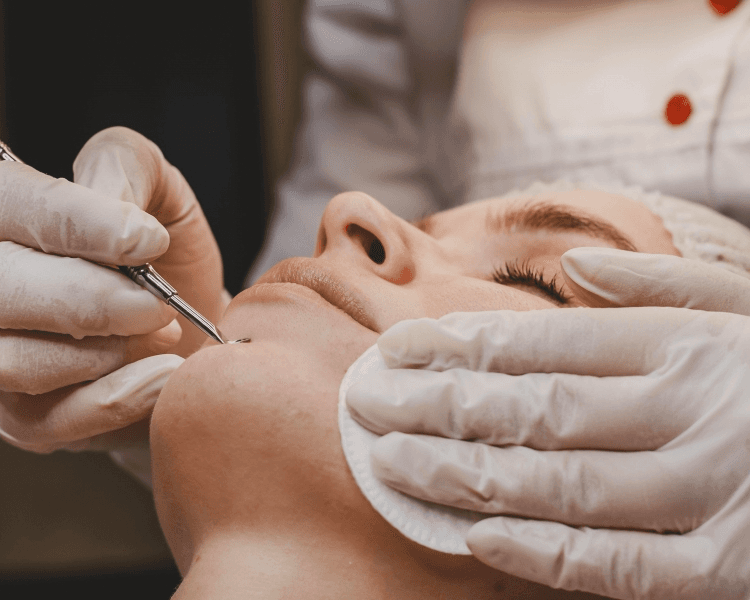 Limpieza de cutis facial