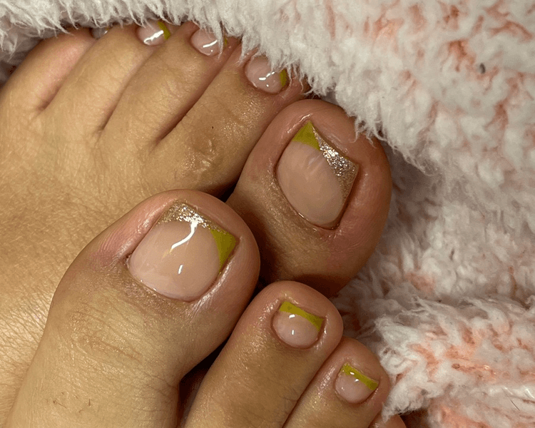 PEDICURA ( UN TONO O FRANCESA)