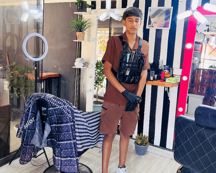 degradado+ marcación + cejas + perfilado de bigote y chiva o depilado + colación , 🥪🥤😋✅