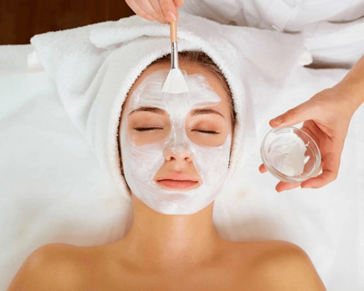 LIMPIEZA FACIAL MINUCIOSA CON APARATOLOGIA