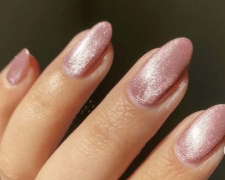 ESMALTADO PERMANENTE + BAÑO DE GEL + EFECTO O DISEño DE LA SEMANA DE REGALO