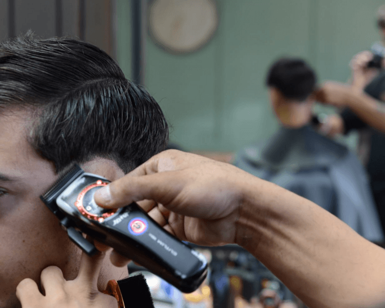 Corte de cabello, Rasurado de Barba con toallas calientes